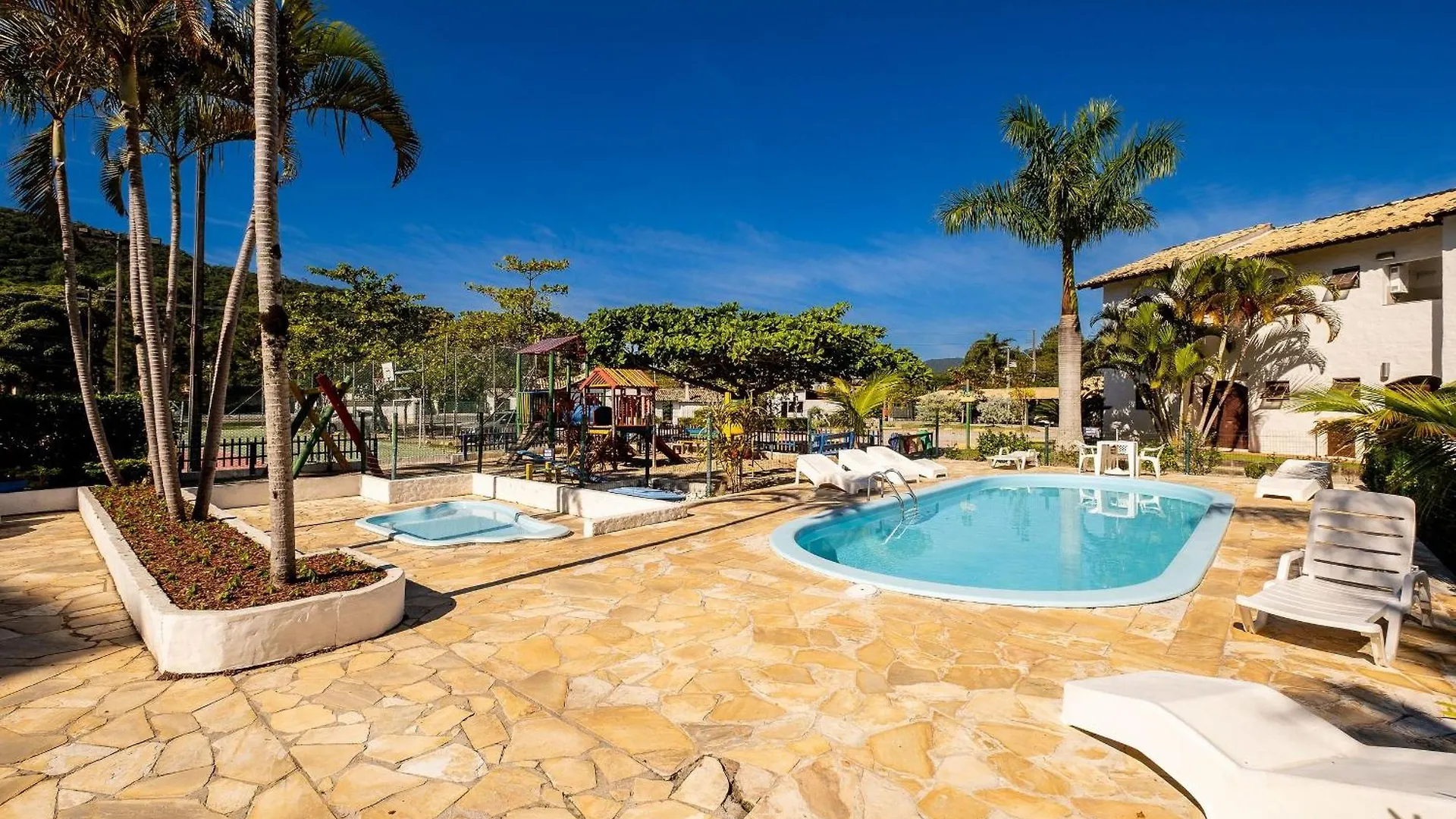 Apto Em Lindo Condominio Pe Na Areia Rpb038 Florianópolis